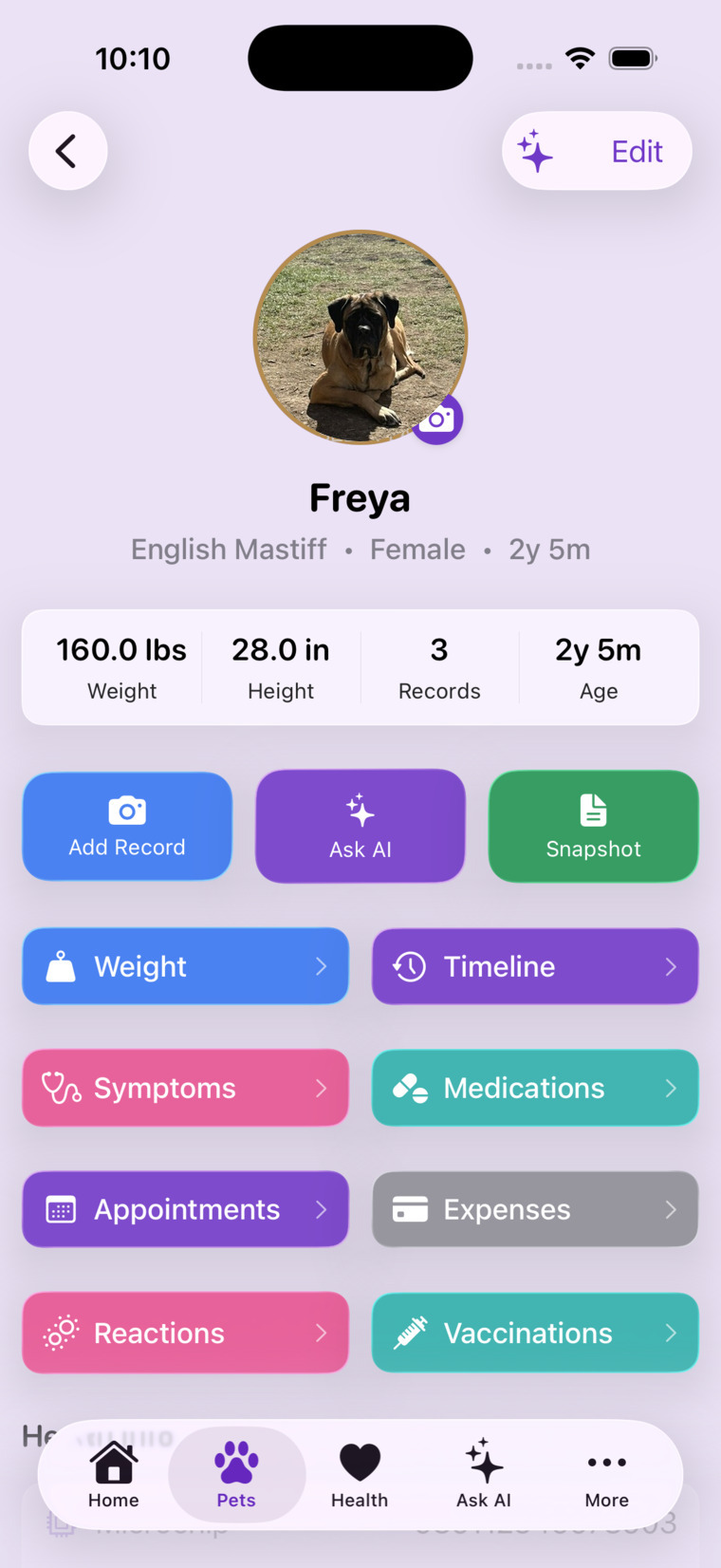 A pet's profile, top — photo, breed, sex, age, weight, height, record count and quick actions